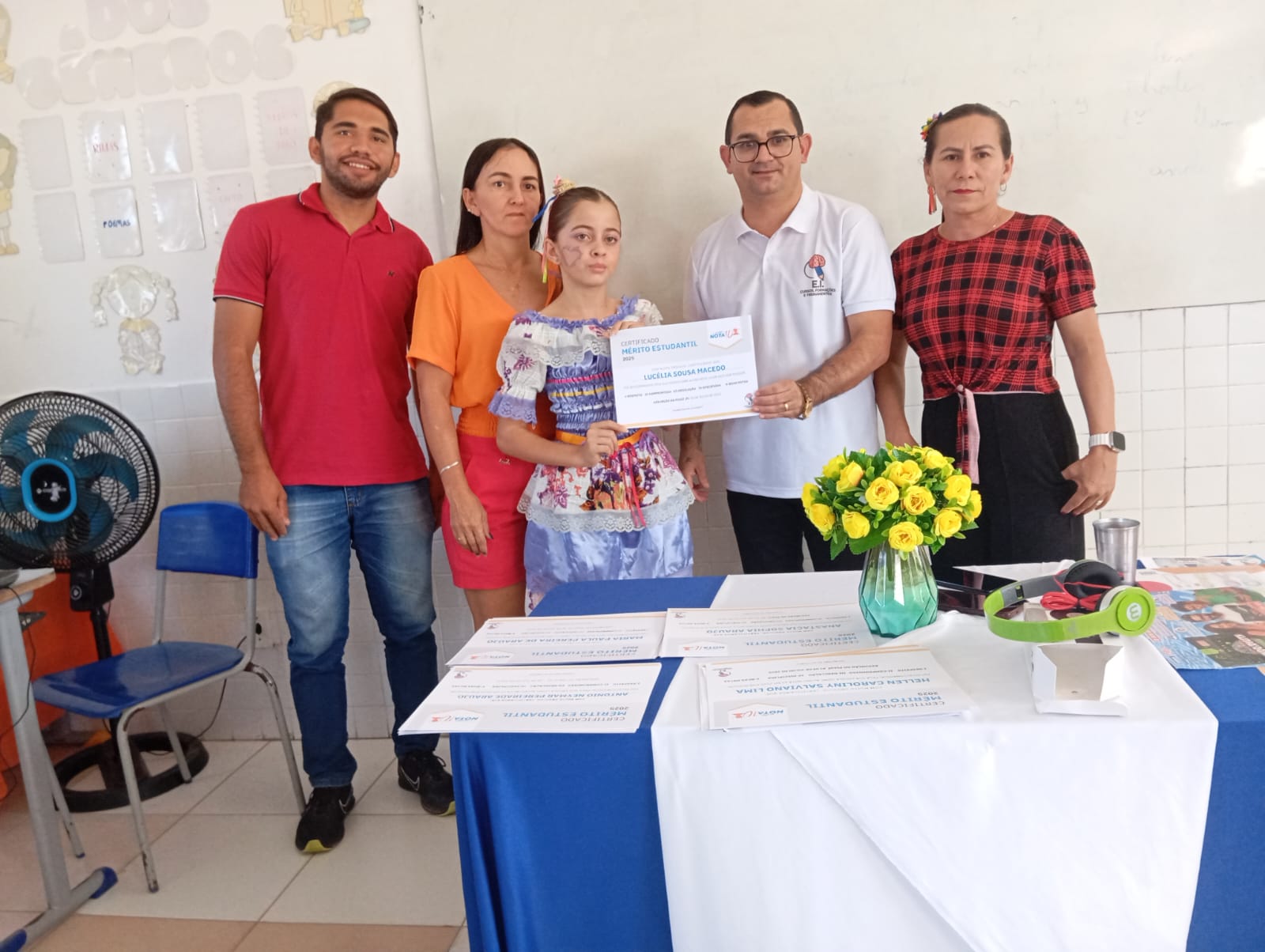 Foto de turma com certificados
