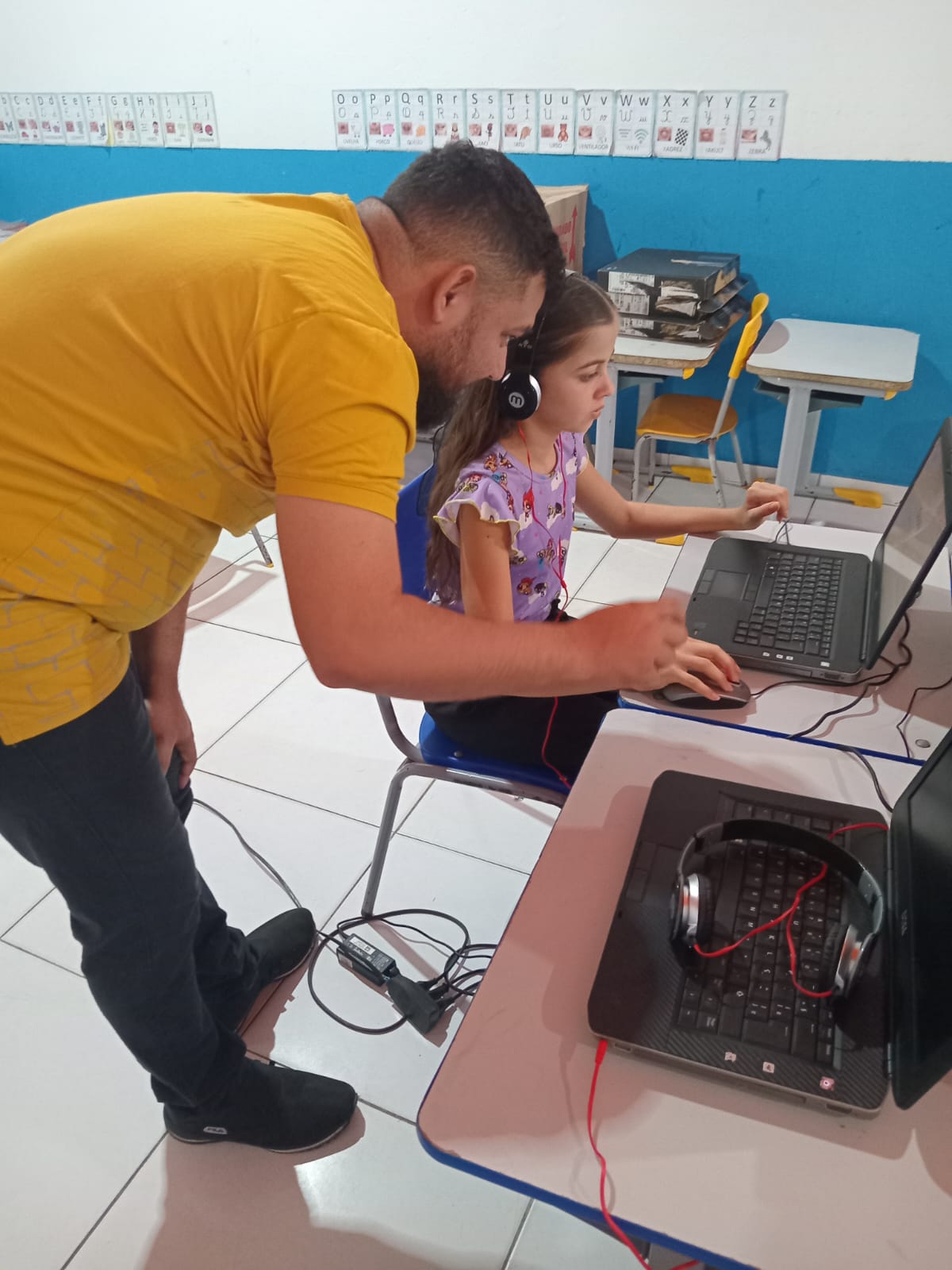Alunos participando de curso de T.I